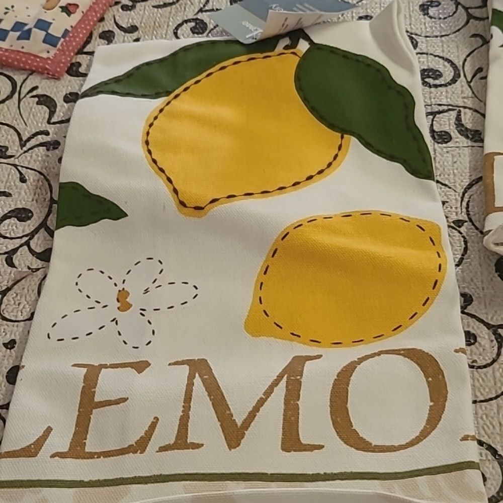 Lemon Print Kitchen Towels - Picture 6 of 7